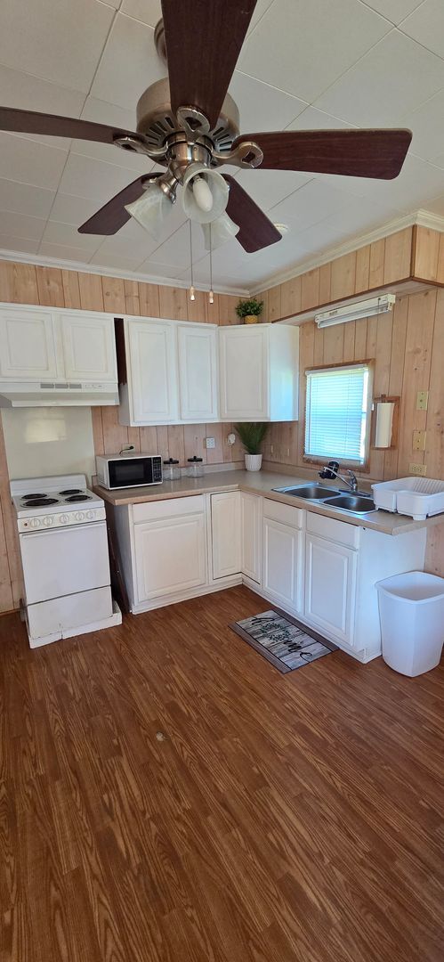 Foto del edificio - Tiny home with large yard