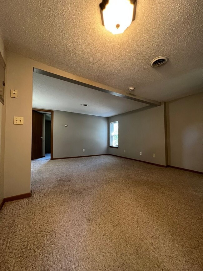 Building Photo - Hoff - 14