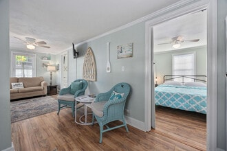 Building Photo - 347 Seabreeze Dr