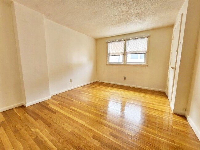 Foto del edificio - 183 Reservoir Ave