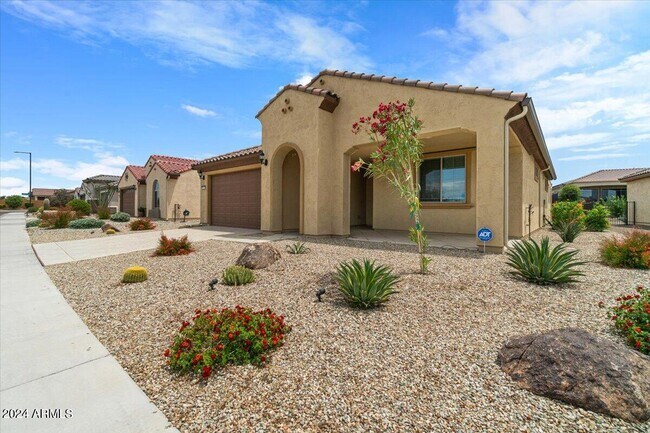 Building Photo - 26013 W Maple Dr