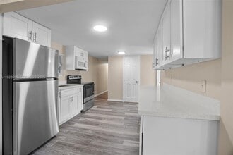 Building Photo - 212 SW 11th St