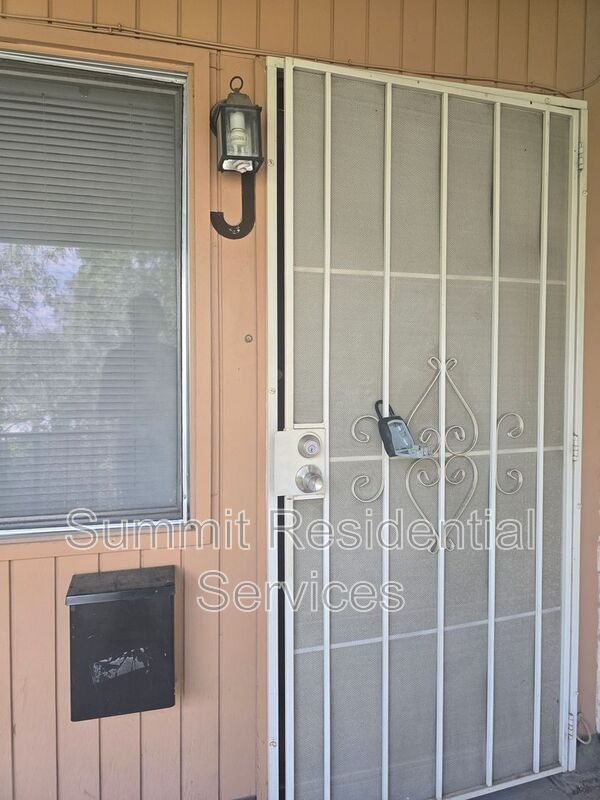 Foto del edificio - 3507 E 3rd St