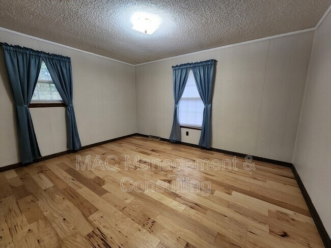 Foto del edificio - 4914 S Grundy Quarles Hwy