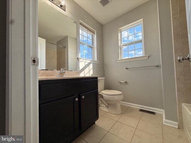 Foto del edificio - 2 Alfred Ave