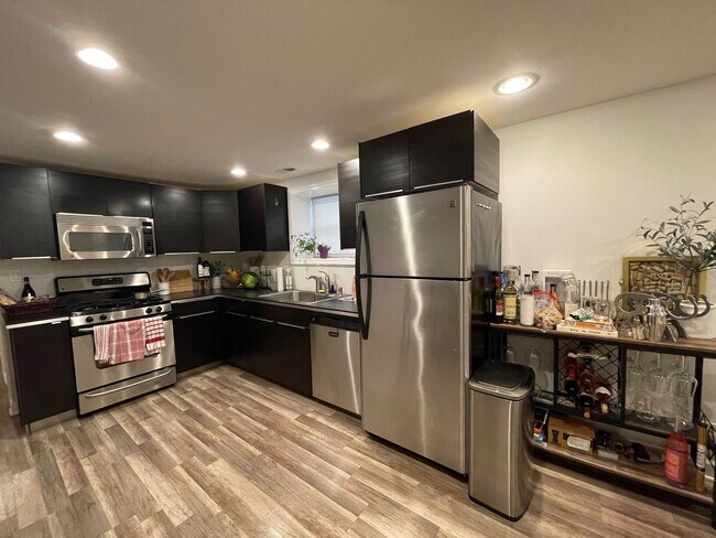 Foto del edificio - 5135 N Bernard St