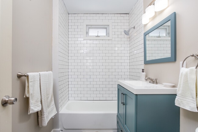 Building Photo - 34 Court Park