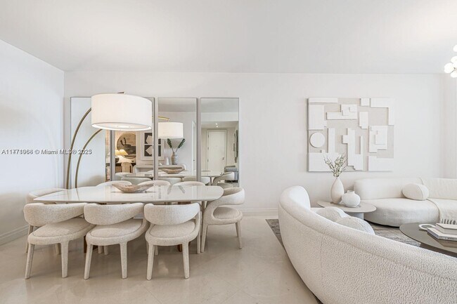 Foto del edificio - 9703 Collins Ave