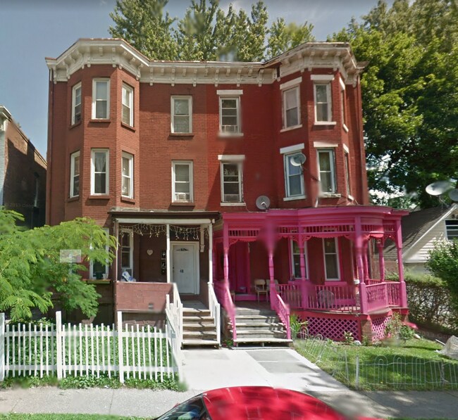 Semi detached townhouse. (Left half) - 48 Courtney Ave