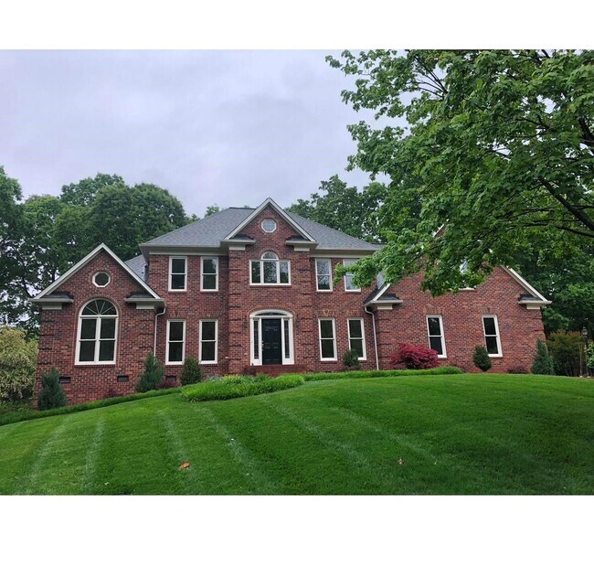 Foto del edificio - 8011 Greencastle Dr