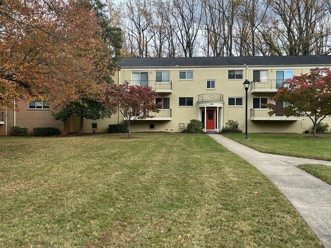 Building Photo - 10613 weymouth st 101
