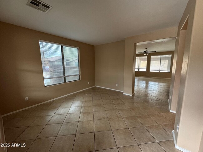 Foto del edificio - 2418 W Florentine Rd