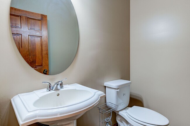 Foto del edificio - Completely remodeled home in Alexander ava...