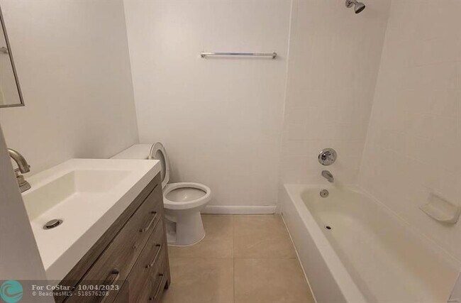Building Photo - 8071 NW 44th Ct
