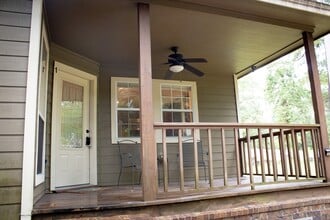 Building Photo - 13351 Park Ave