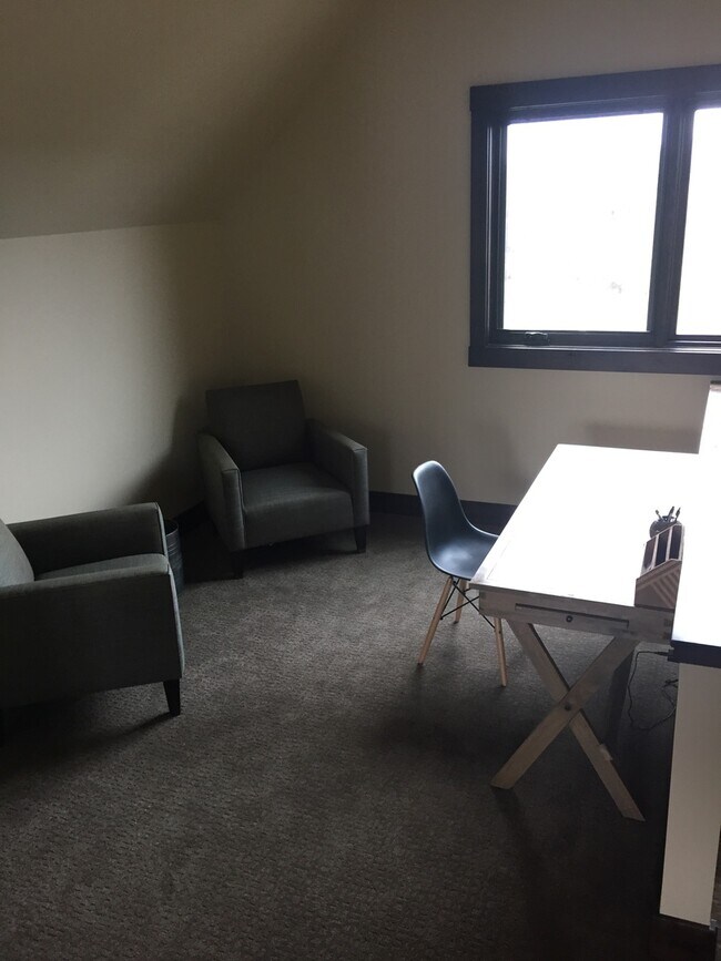 Building Photo - Beautiful Home Available in Tetherow!!!