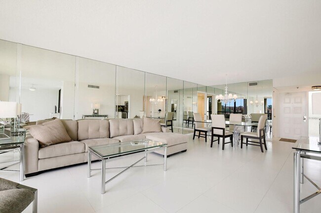 Foto del edificio - 5344 Woodland Lakes Dr