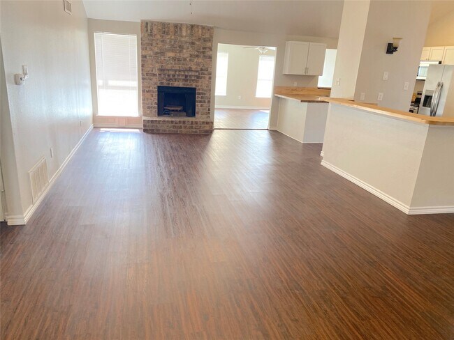 Foto del edificio - 2414 Woven Wood Ln