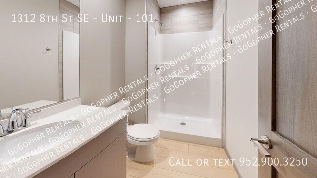 Foto del edificio - 6 Bedroom Dinkytown Townhome Available 9/1!