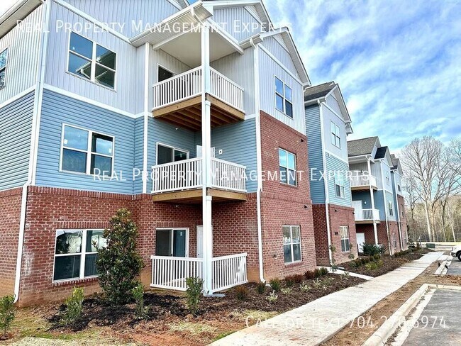 Foto del edificio - 7023 Star Oaks Ln