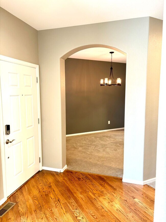 Building Photo - Like New Ranch Home in the Terrain-Castle ...