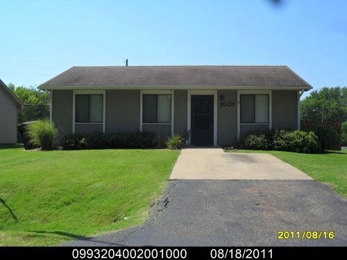 Primary Photo - 1001 SW Gerald Ln