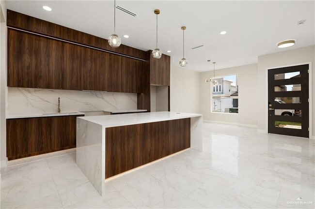 Building Photo - 16 Solar E Dr