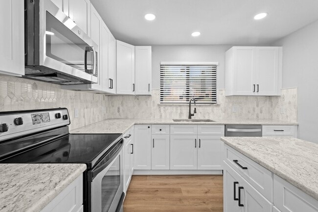 Building Photo - 100 Park Cir