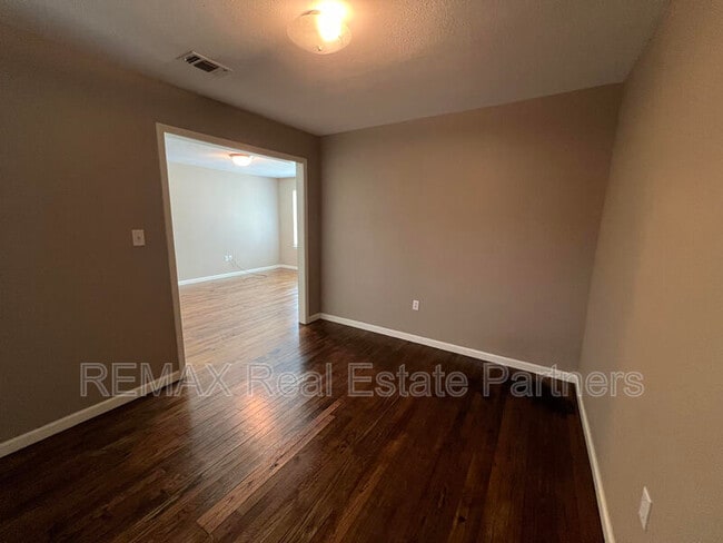 Building Photo - 515 Melba Ave