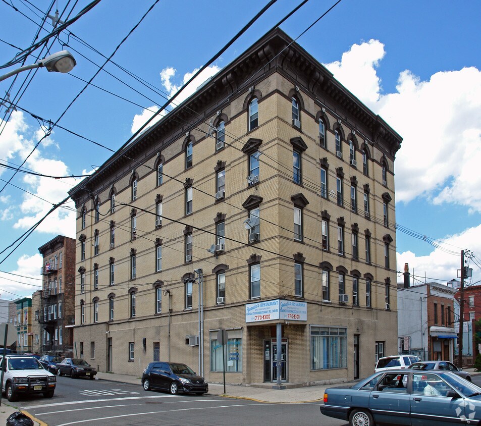 Foto del edificio - 2401 Central Ave