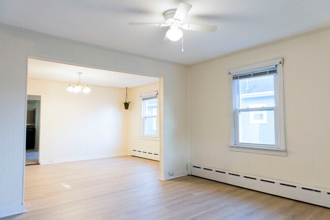 Building Photo - 8 Poplar Ave