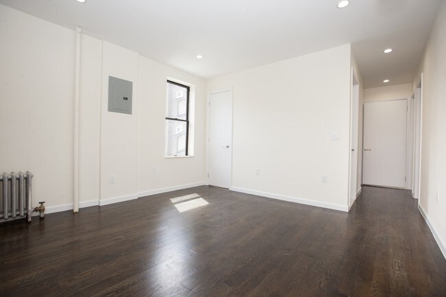 Building Photo - 342 E 22nd St