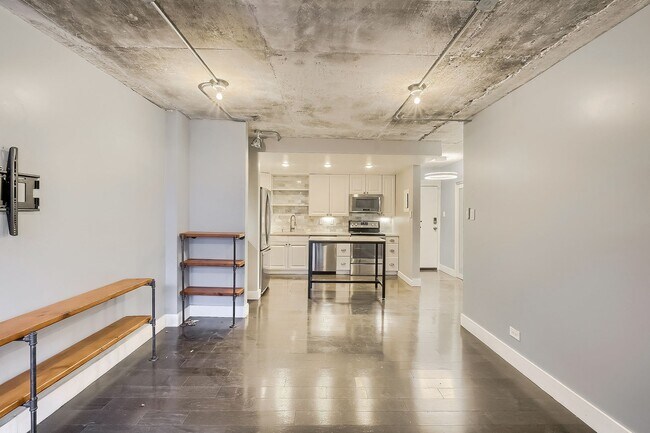 Building Photo - 1 Bedroom condo in Denver