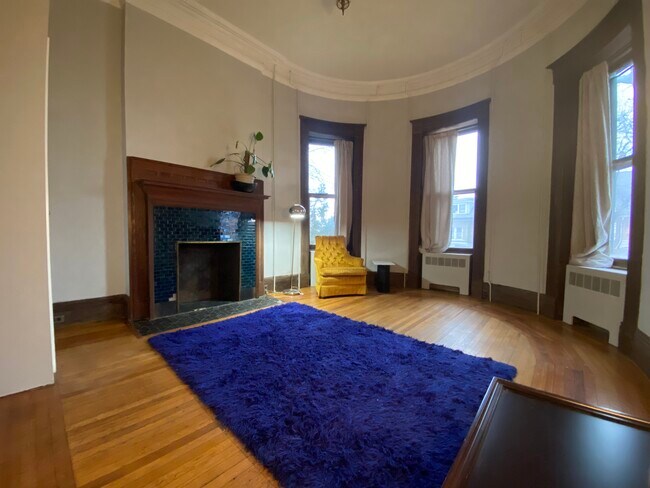 Hudson Suite 2 - 335 Grand St