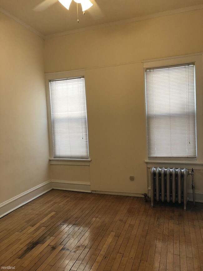 Building Photo - 1 br, 1 bath  - 946 Green Bay Rd