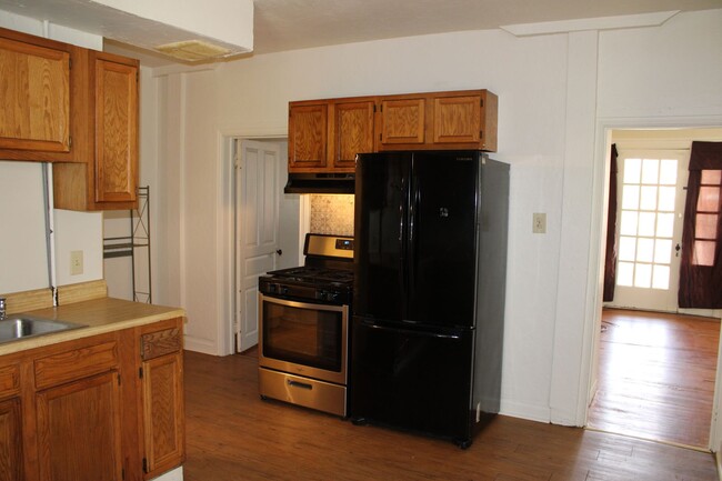 Building Photo - 1630 Mt Rose Ave