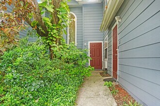 Building Photo - 215 Mango Dr