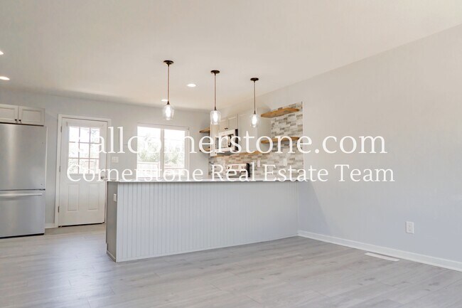 Building Photo - 935 Hayden Dr