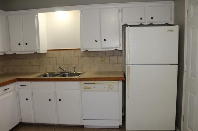 Foto del edificio - 4026 Parkwoods Ln