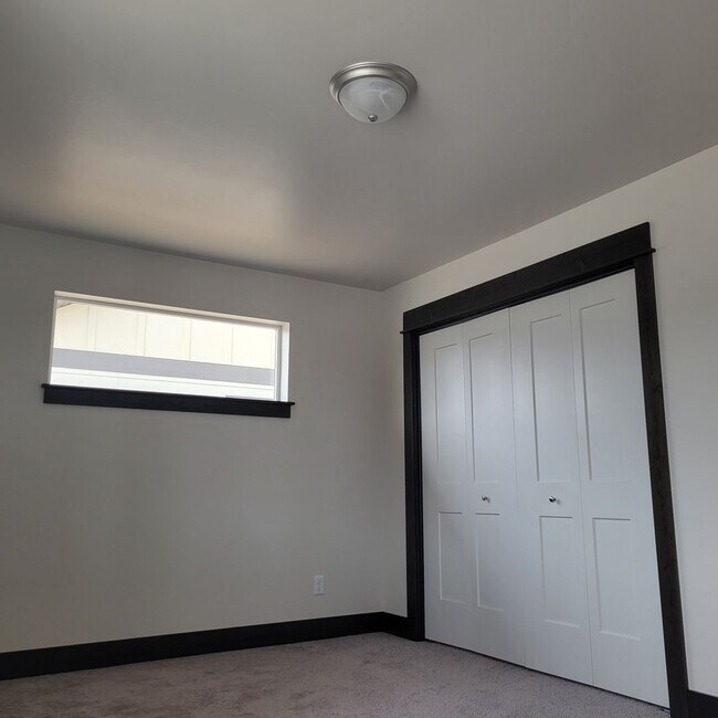 Foto del edificio - 3 Bed 2 Bath with double attached garage i...