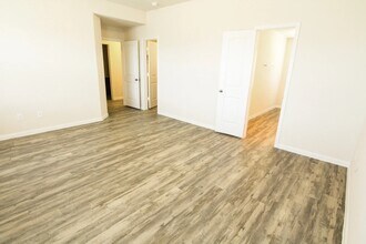 Building Photo - 6011 Fading Night Dr