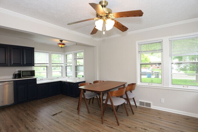 Building Photo - Spacious 2 Bedroom Indianapolis Home!
