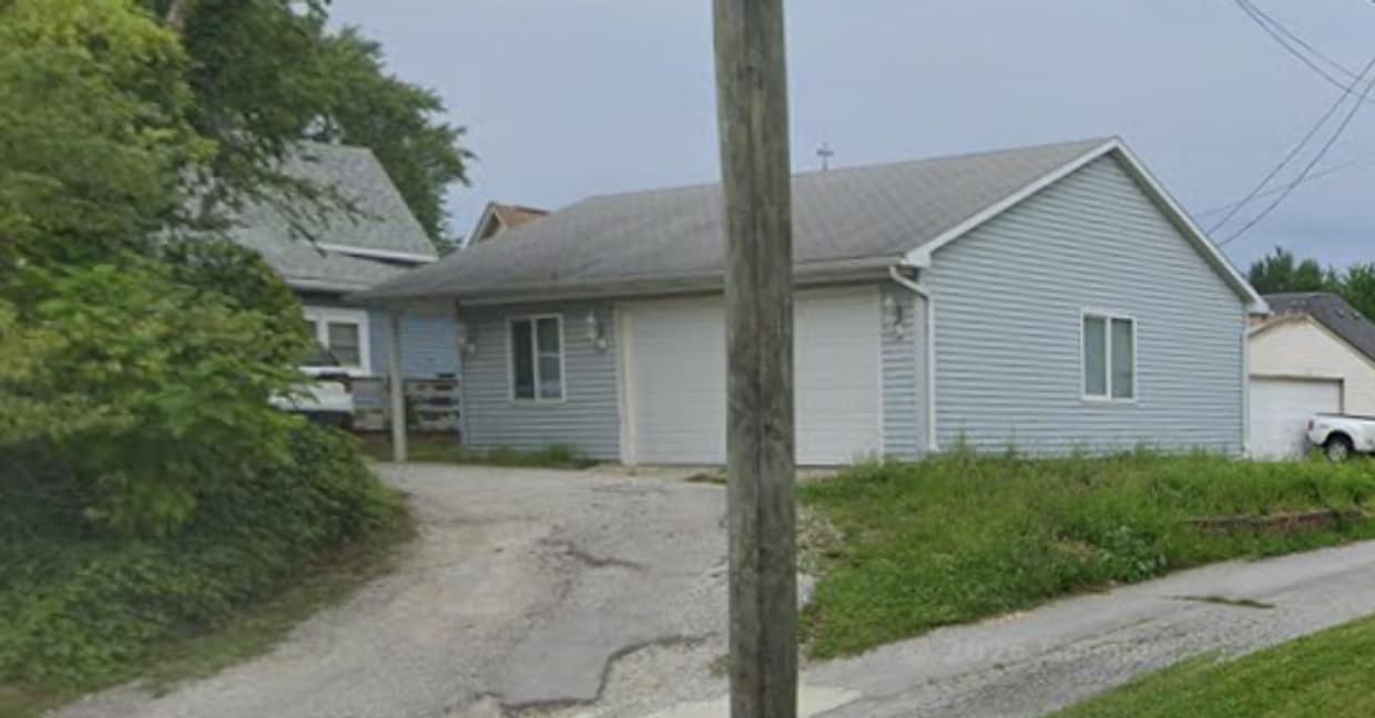 Building Photo - 640 S Bell St