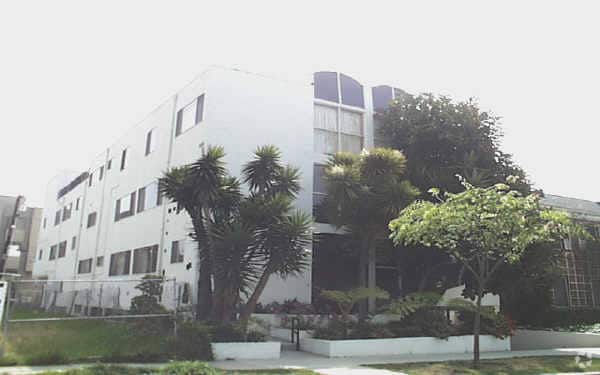 Building Photo - 148 S Reeves Dr