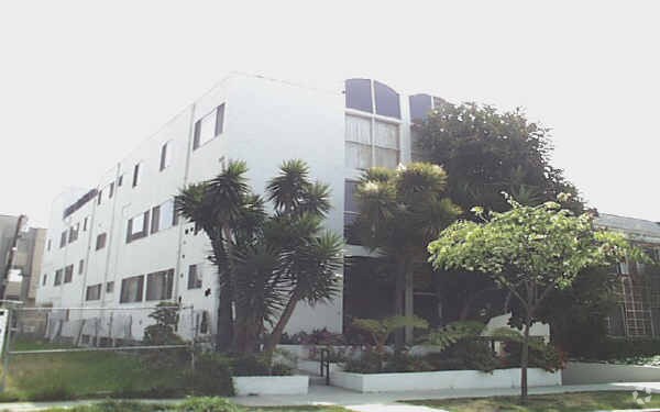 Foto del edificio - 148 S Reeves Dr