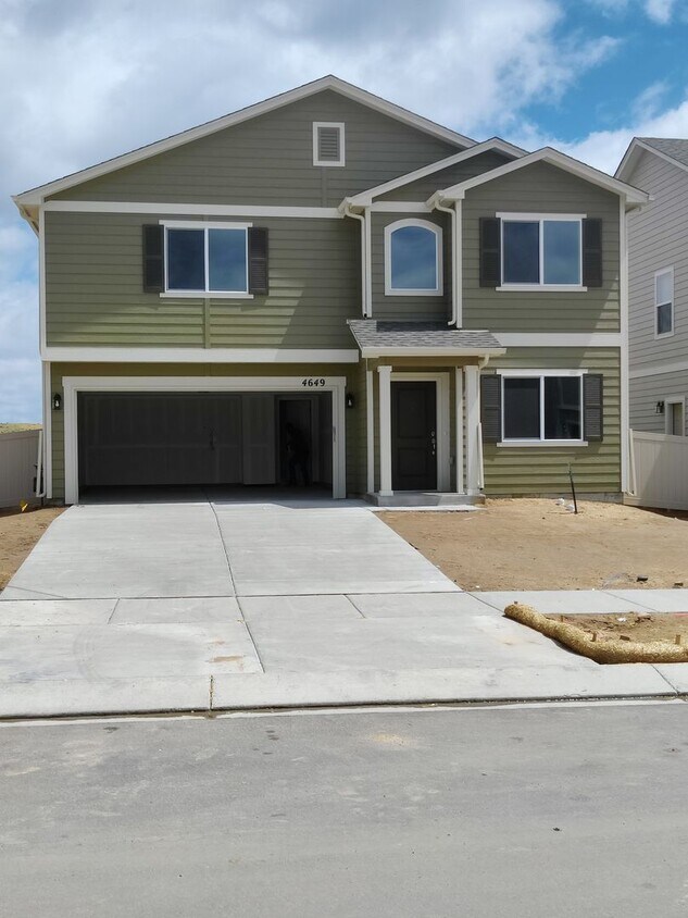 Foto principal - New Home in Enclaves - Close to Barnes Rd!