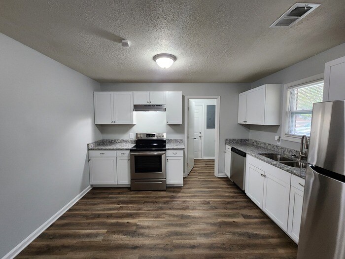 Foto principal - 723 W Creek Cir