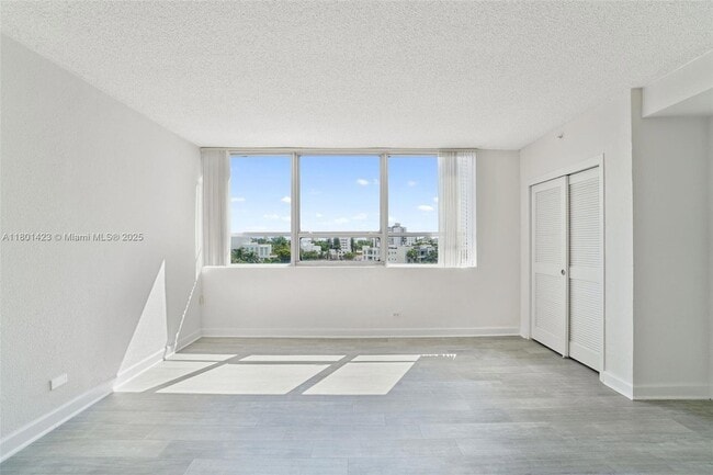 Building Photo - 1500 Bay Rd
