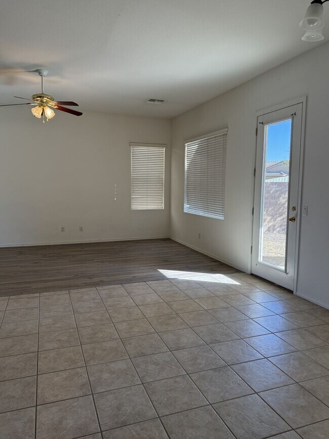 Foto del edificio - 4 Bedroom, 2Bath single level home in the ...