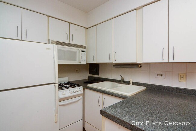 Building Photo - 2629 N Hampden Ct